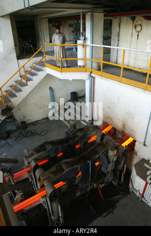 riskante Arbeit in Stahlwerke in Islamabad, Pakistan Stockfoto