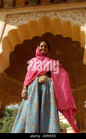 Einheimisches Mädchen in Chattri Amber Fort Jaipur Rajasthan Indien Stockfoto