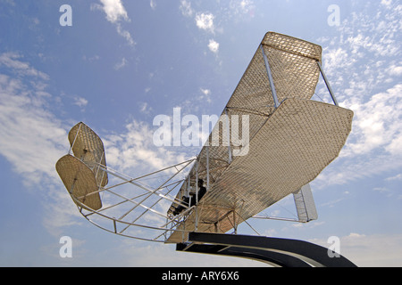 Wright Flyer Skulptur von Larry Godwin auf der Wright-Patterson AFB in Dayton Ohio Stockfoto