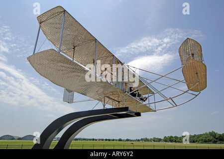 Wright Flyer Skulptur von Larry Godwin auf der Wright-Patterson AFB in Dayton Ohio Stockfoto