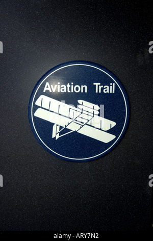 Die Luftfahrt-Trail-Plakette in Dayton Ohio. Das Symbol wird der Wright Flyer-Ebene. Stockfoto