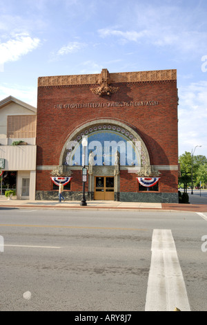 Das 1918 Sparsamkeit Gebäude beherbergt das Volk Federal Savings and Loan Association in Sidney Ohio. Stockfoto