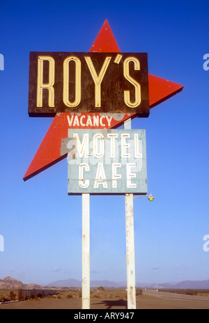 Roys Motel Cafe Zeichen auf der alten Route 66 in Amboy Kalifornien Stockfoto