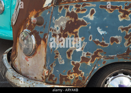 Scruffy rostigen VW Volkswagen Typ 2 Split Wohnmobil. Stockfoto