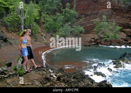 Abgeschiedenen Kaihalulu Strand.  Besser bekannt als Red Sand Beach. Befindet sich in der Stadt in der Nähe von Hotel Hana Hana. Stockfoto