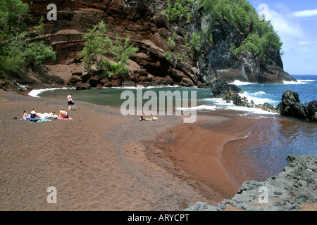 Abgeschiedenen Kaihalulu Strand.  Besser bekannt als Red Sand Beach. Befindet sich in der Stadt in der Nähe von Hotel Hana Hana. Stockfoto