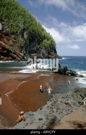 Abgeschiedenen Kaihalulu Strand.  Besser bekannt als Red Sand Beach. Befindet sich in der Stadt in der Nähe von Hotel Hana Hana. Stockfoto