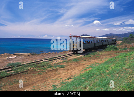 Touristen genießen Sie eine Fahrt auf der historischen alten hawaiianischen Eisenbahn. Touren lassen Sie die Stadt von Ewa Beach und der windabgewandten Oahu Küste steigen Stockfoto