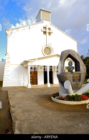 Kirche von Sainte-Marie mit der Büste von Alexandre Bonnet, Evangelist & Sklaverei Abolishionist, Réunion Stockfoto