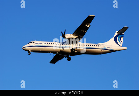 Aer Arann Aerospatiale ATR 72 Flugzeug nähert sich der internationale Flughafen Birmingham, England, UK Stockfoto