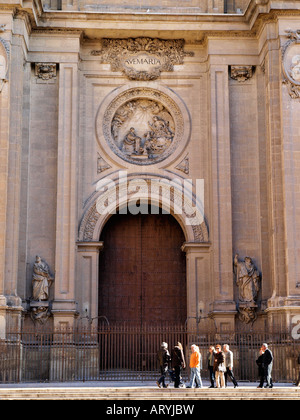 Kathedrale von Granada (Kathedrale der Verkündigung) mit seiner barocken Fassade. Stockfoto