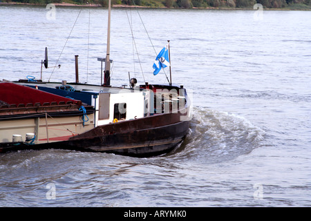 Kahn am Rhein bei Bonn schneiden durch Wasser Nordrhein-Westfalen-Deutschland Stockfoto