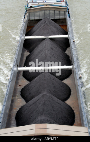 Kohle-Lastkahn auf den Fluss Rhein Köln Nordrhein-Westfalen-Deutschland Stockfoto