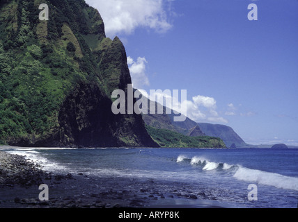 Strand von abgelegenen Wailau-Tal entlang spektakulären Nordküste Molokai Stockfoto