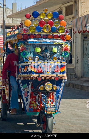 Fröhlich dekoriert Motorrad, Straßen des alten Tadmor, Palmyra, Zentrum von Syrien, Naher Osten. DSC 5962 Stockfoto