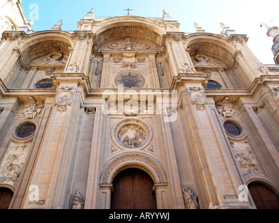 Kathedrale von Granada (Kathedrale der Verkündigung) mit seiner barocken Fassade. Stockfoto