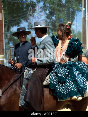 Pferdemesse Jerez, Feria del Caballo, Sherry zu Pferd mit traditionellem Kleid, Jerez de la Frontera, Andalusien, Spanien Stockfoto