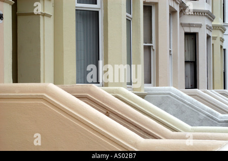 Terrassenförmig angelegten Gehäuse Street Stockfoto