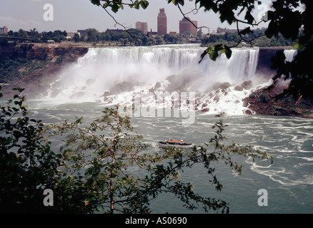 Niagara-Fälle gesehen von der kanadischen Seite der Grenze Stockfoto