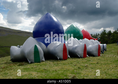 Aufgeblasenen AMOZOZO LUMINARUM in Clapham North Yorkshire Stockfoto