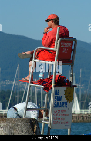 Rettungsschwimmer Vermessung Strand in Vancouver BC Stockfoto