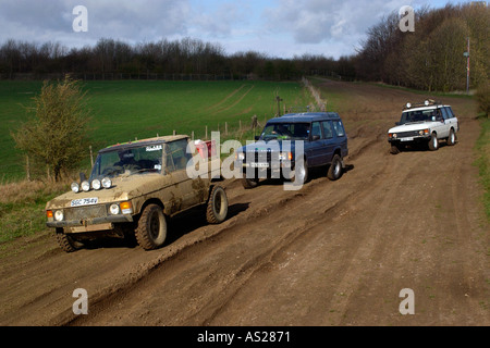 Mitglieder des Vereins Green Lane fahren Land Rover auf The Ridgeway National Trail Byway in Berkshire England UK Stockfoto