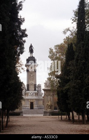 Madrid, El Buen Retiro, Militärdenkmal Stockfoto