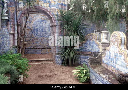 Lumiar Bei Lissabon, Barockgarten Quinta Dos Azulejos, Mitte des 18. Halbmonatsschrift, Weg, Bogen Und Bänke Stockfoto