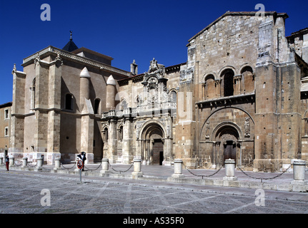 Leon, San Isidoro, Frontansicht Stockfoto