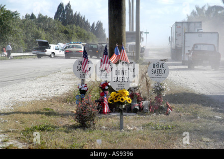 Auto Auto Automobil Crash Unfall passiert, in der Nähe einer anderen Todesszene Stockfoto