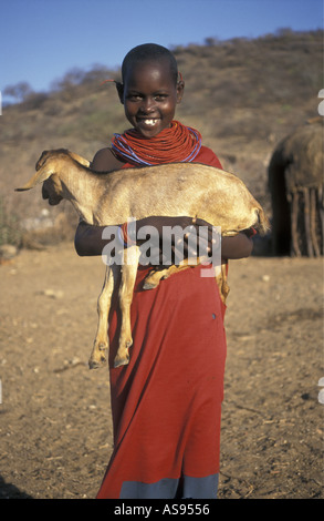 Eine junge Samburu-Frau oder ein Teenager-Mädchen in der Nähe von Samburu National Reserve Kenia in Ostafrika Stockfoto