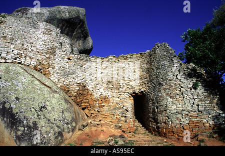 Eingang zum Hill Complex Ruinen in Groß-Simbabwe Stockfoto