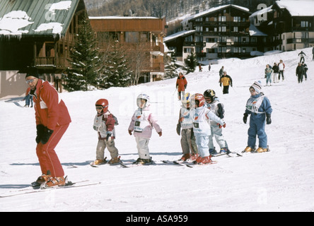 Lernen auf Schnee Pflügen auf dem Übungsgelände des Val d ' Isere Haute Savoie Frankreich Stockfoto