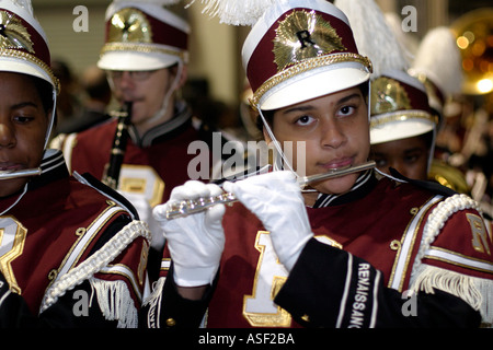 Detroit Michigan The Renaissance Highschool-Band spielt bei der 5. Jahrestag Feier von Vitec eine Auto-Teile-Hersteller Stockfoto