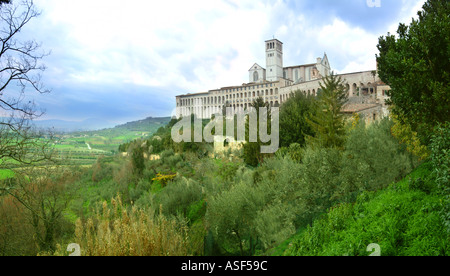 Piazza Superiore di San Francesco Basilika Assisi Umbrien Italien Europa Stockfoto