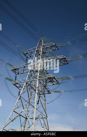 High Voltage Distribution Strommasten Stockfoto