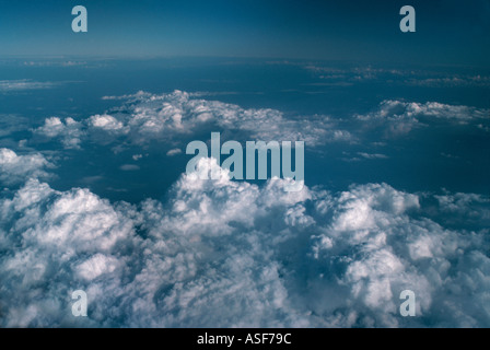 Blauer Himmel und Wolken Stockfoto