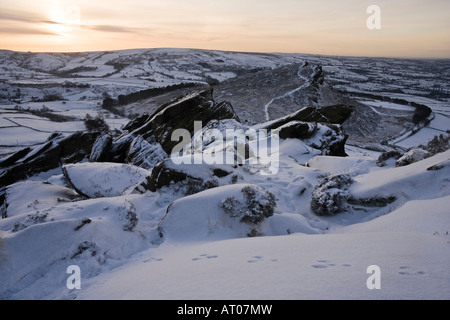 Kaninchen-Fußspuren im Schnee auf die Kakerlaken, Peak District, Staffordshire Stockfoto