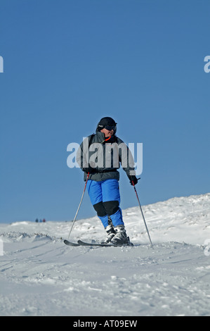 Skifahrer, Cairngorms National Park, Glenshee Skipisten, Aberdeenshire und Perthshire, Schottland, Großbritannien, Europa Stockfoto