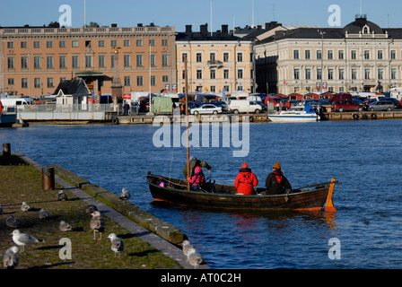 Eine traditionelle finnische kleine hölzerne Fischerboot, Helsinki, Finnland, Europa. Stockfoto