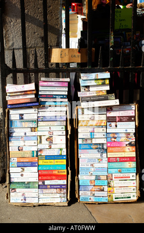 Zweiter Hand Paperback Bücher zum Verkauf Stockfoto