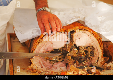 Slicing Porchetta, italienischer Schweinebraten, Italien Stockfoto