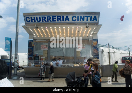 Churreria.  April-Karneval.  Barcelona Stockfoto