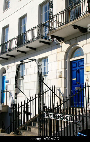 Royal crescent Cheltenham Stadt Stadtzentrum High Street Geschäfte Gloucestershire England uk gb Stockfoto