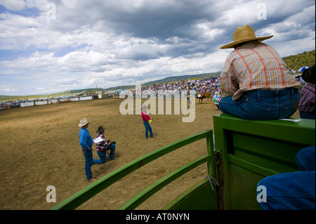 Cowboys sehen Sie sich die Veranstaltungen im Jordan-Tal Rodeo jedes Jahr am dritten Wochenende im Mai statt Stockfoto