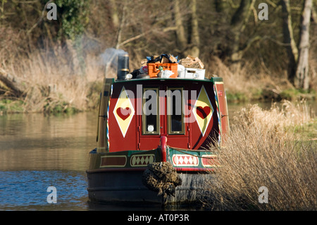 Schmale Boot vor Anker am Fluss Wey an Ripley Surrey UK Stockfoto