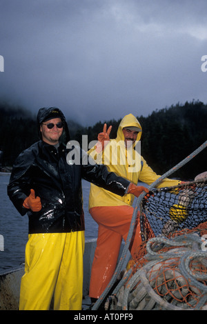 Besatzung vom Schiff Supreme ziehen in Sien Gang voller Chum Lachs Oncorhynchus Keta Hidden Falls Südost-Alaska Stockfoto