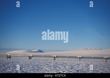 Alaska-Pipeline in der verschneiten Tundra der Nordhang des der Brooks Range zentrale Arktis Alaskas Stockfoto