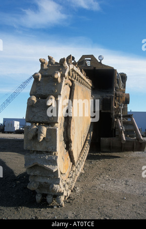 Schwerindustrie Maschinen für das Graben in gefrorenen Boden in Öl Stadt Prudhoe Bay zentralen arktischen Küste Alaska Stockfoto