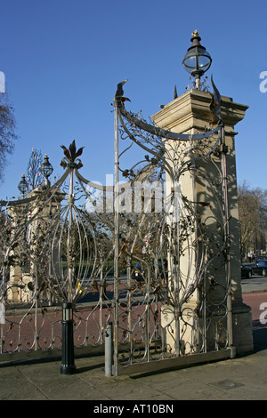 Die Königinmutter Tore offiziell bekannt als die Königin Elizabeth Tore, Eingang zum Hyde Park, London Stockfoto